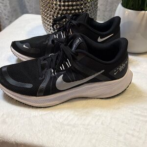 Size 7 Nike Quest 4 Women's Black and White Running Shoes